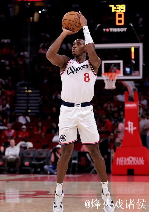 邓恩半场表现:投篮5中3,三分命中1记,斩获9分、1篮板、3助攻 邓恩半场表现:投篮5中3,三分命中1记,斩获9分、1篮板、3助攻